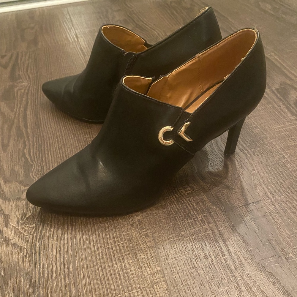 CALVIN KLEIN LEATHER ANKLE BOOTS 👢